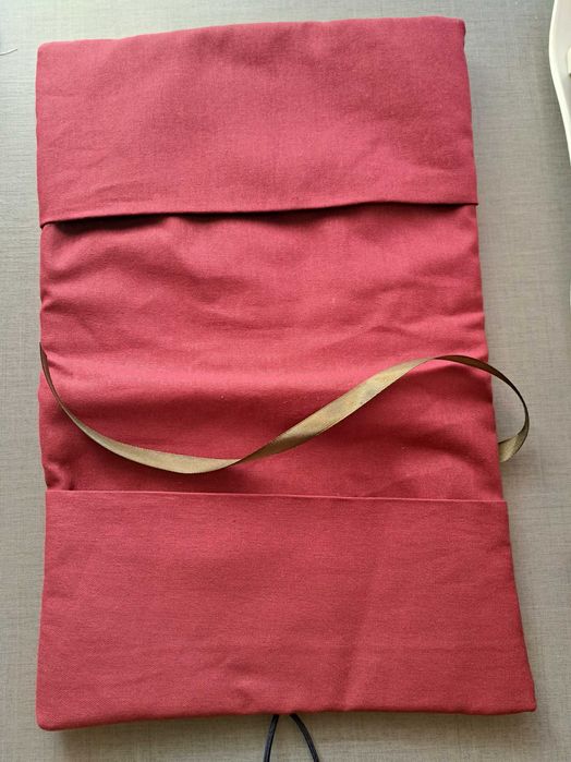 Дрешки за книжки /Подвързия за книги /Пижами за книги