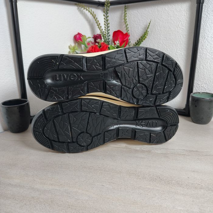 Bocanci de lucru pentru femei UVEX S1 SRC, protecție metalică,