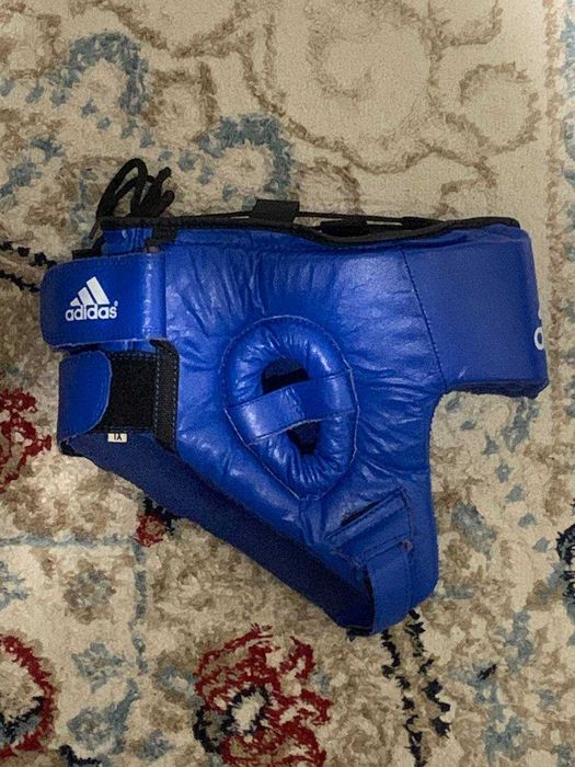 Синий боксерский шлем
