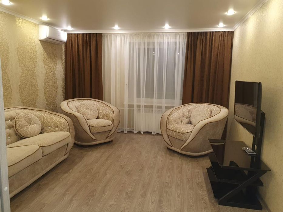 Продам 2х ком квартиру район в парковой зоне 32400