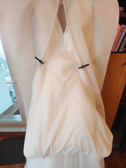 Rochie de mireasa din colectia Rosa Clara, cu trena medie, alb ivory.