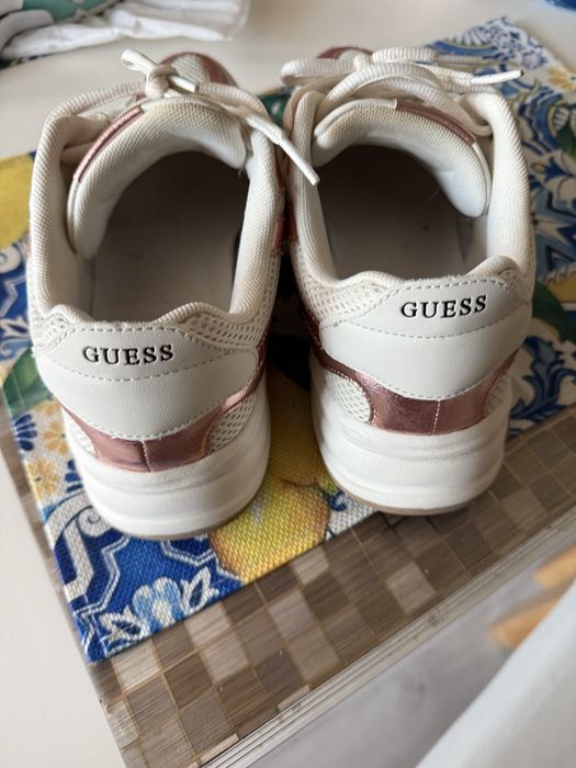 Продавам маратонки guess