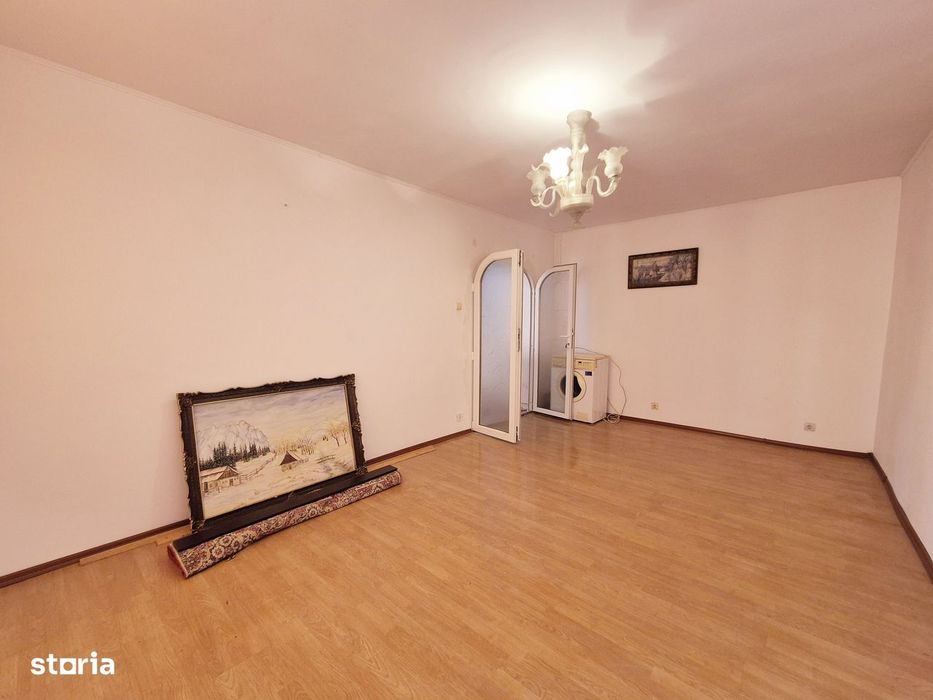 Apartament cu 3 camere, etaj 1, decomandat, zona 1 Mai — fotografia 1
