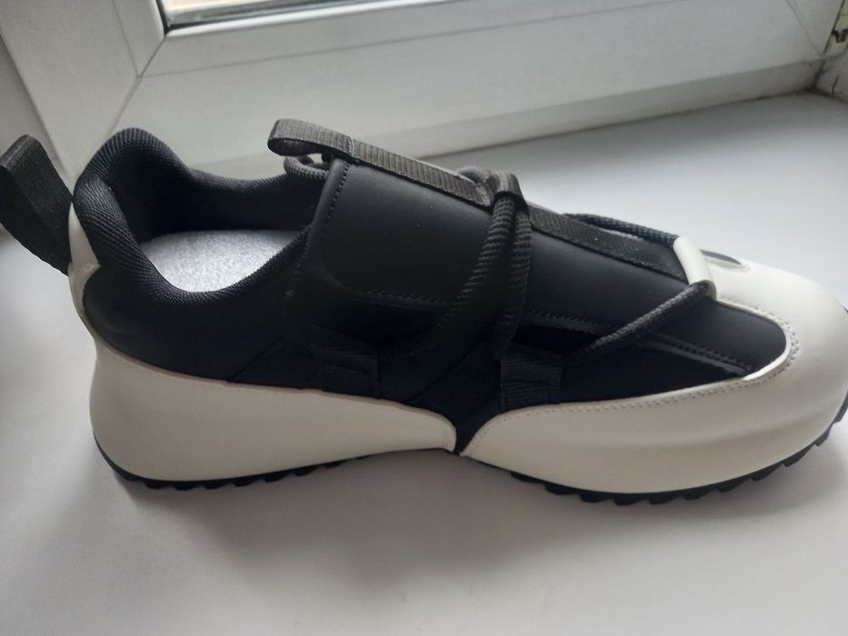 Продам кроссовки новые размер 43