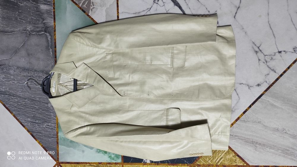 Продам светлый мужской костюм 52-54 размера