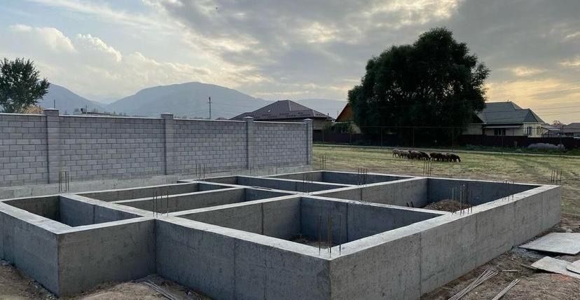 Заливка фундамента с опалубкой, установка опалубка, бетон доставка