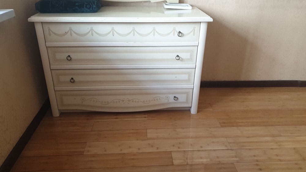 Тумбы,шкафчики продаю