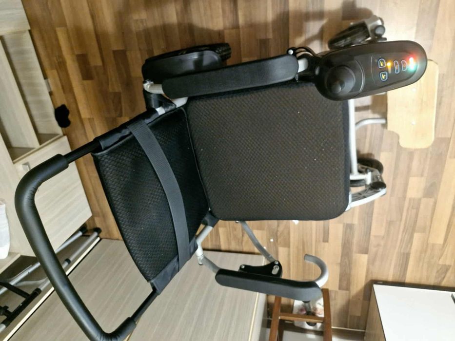 Căruț electric persoane cu dizabilități