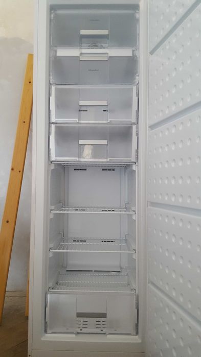 Congelator no frost, Gram, clasa A+, 8 sertare