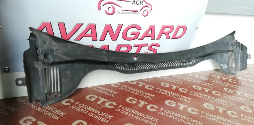 Лайстна/решетка за преден капак Seat Ibiza 4 (2008-2010)