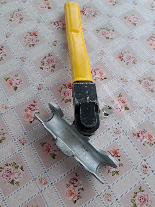 Antifurt auto,montaj pe volan