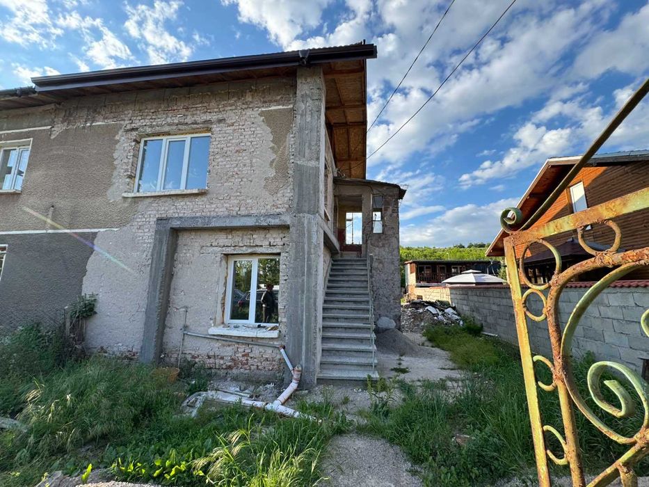 Продавам спешно къща