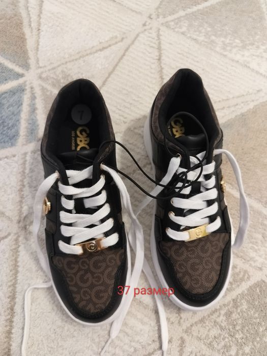 Продам женскую обувь