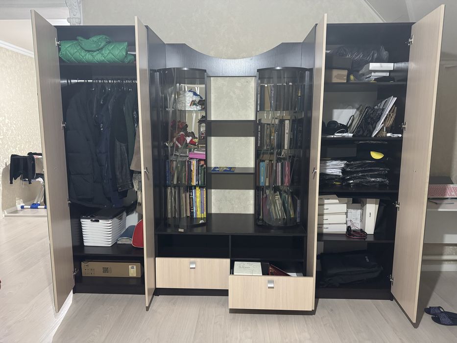 Продам шкаф-горку