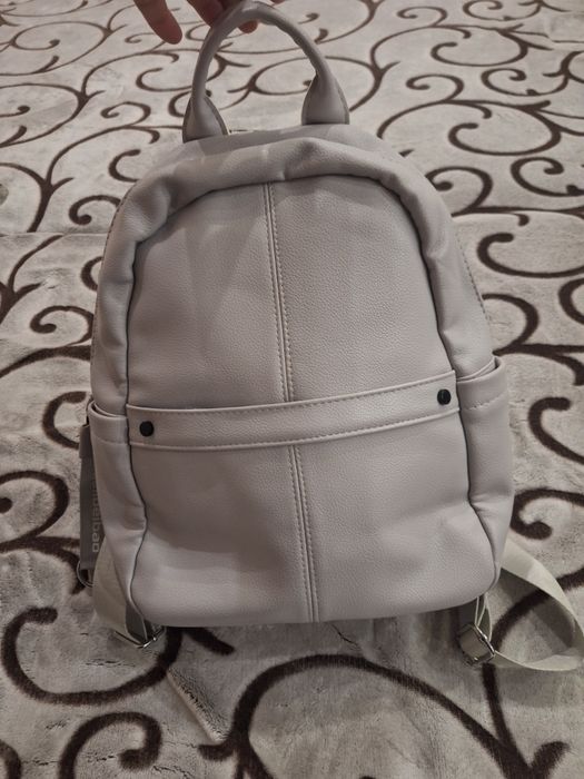 Сива раница за 22лв