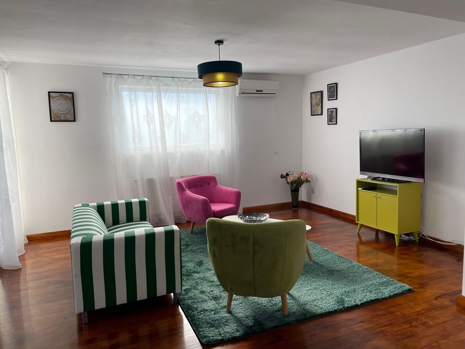 Inchiriez apartament 3 camere Cetate