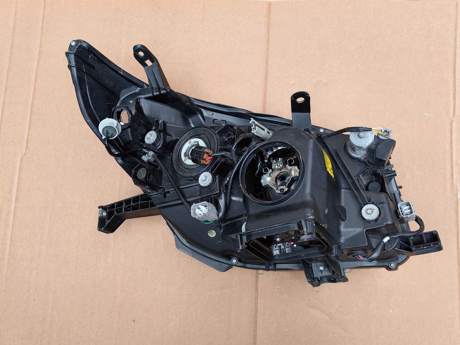 Ляв фар за Toyota Land Cruiser 150 Xenon / Тойота Ленд Круизер Ксенон