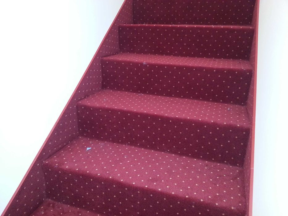 Vanzare ,Montare ,Surfilare MOCHETA ,covoare pt.hoteluri,biserici etc.