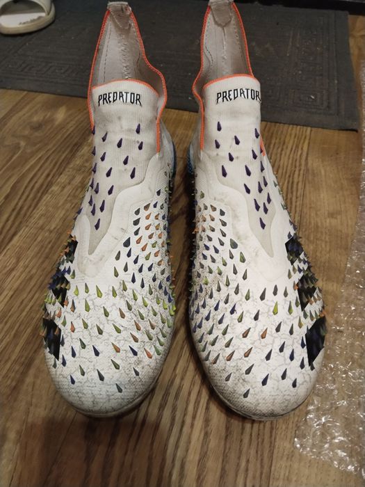 Продам бутсы белые размер 39