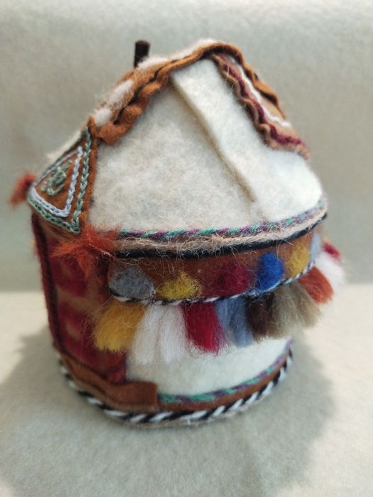 Юрта сувенир из войлока