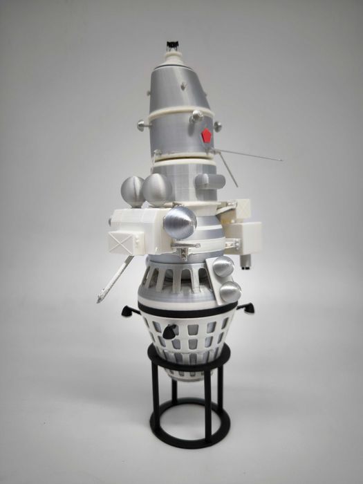 Луна-10, спутник Луны