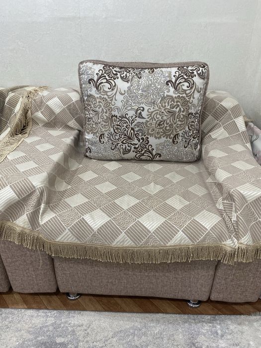 Срочно продам диваны и кресло