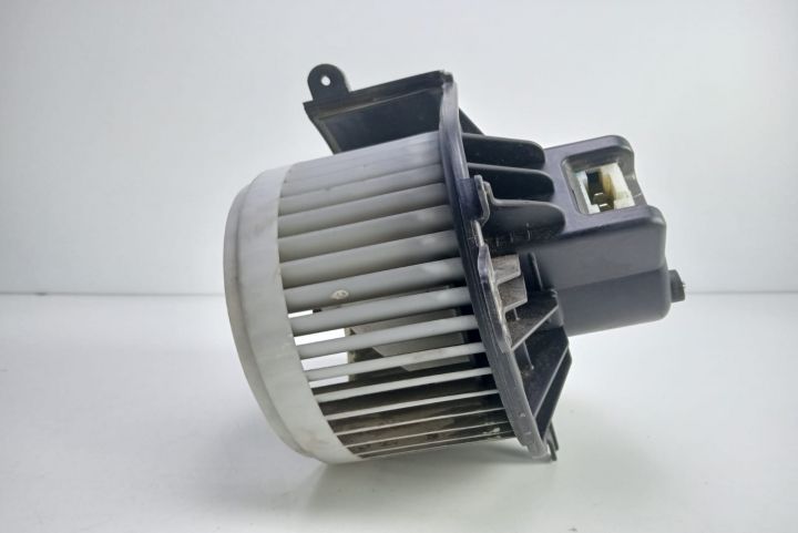 Ventilator habitaclu 173830100 Renault Master a 3-a generatie seria