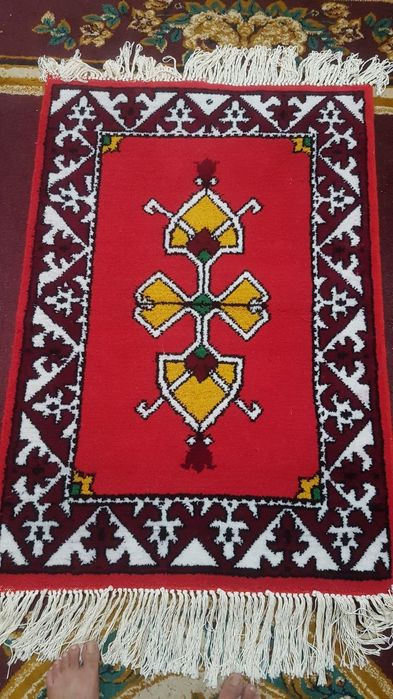 Гилам совга.  (Подарок.) Кулда тукилади. Хар хил размер.