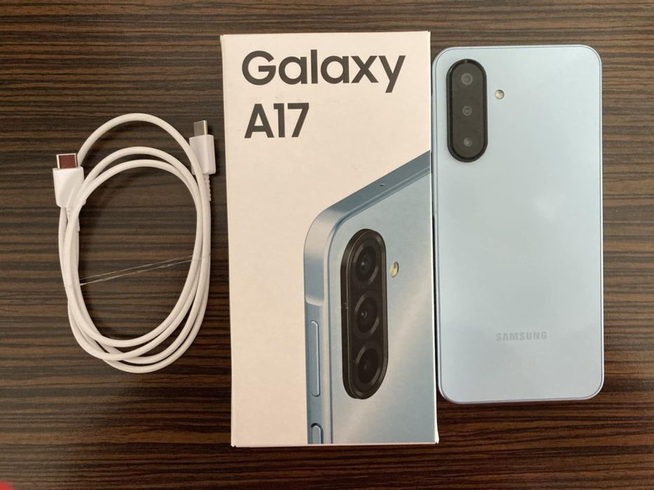 Samsung A17- light blue (150 €)