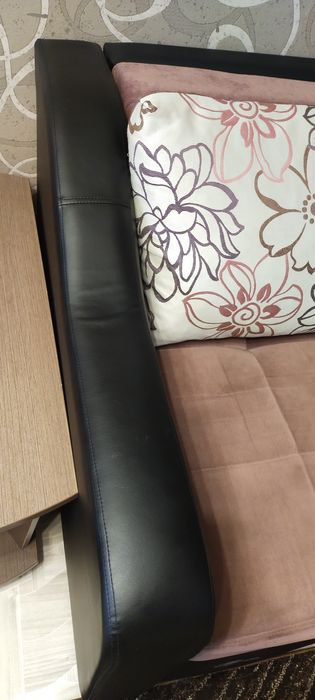 Диван угловой и кресло.