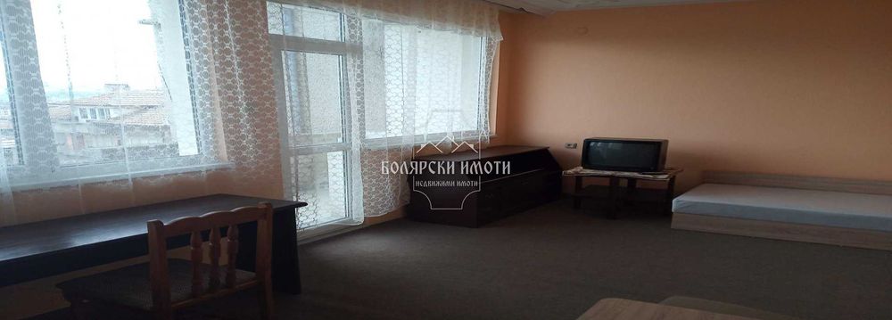 Тристаен в Акация
