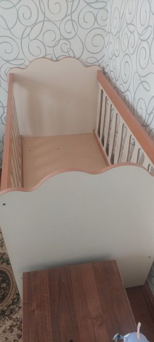 Кроватка детская матрасик есть