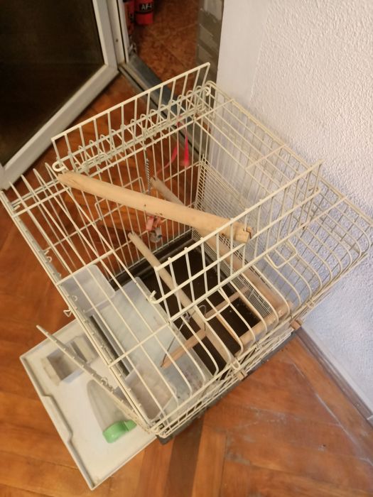 Vând colivie păsări cu accesorii