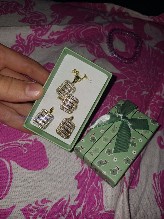 Продам комплект серьги, кольцо и цепочку