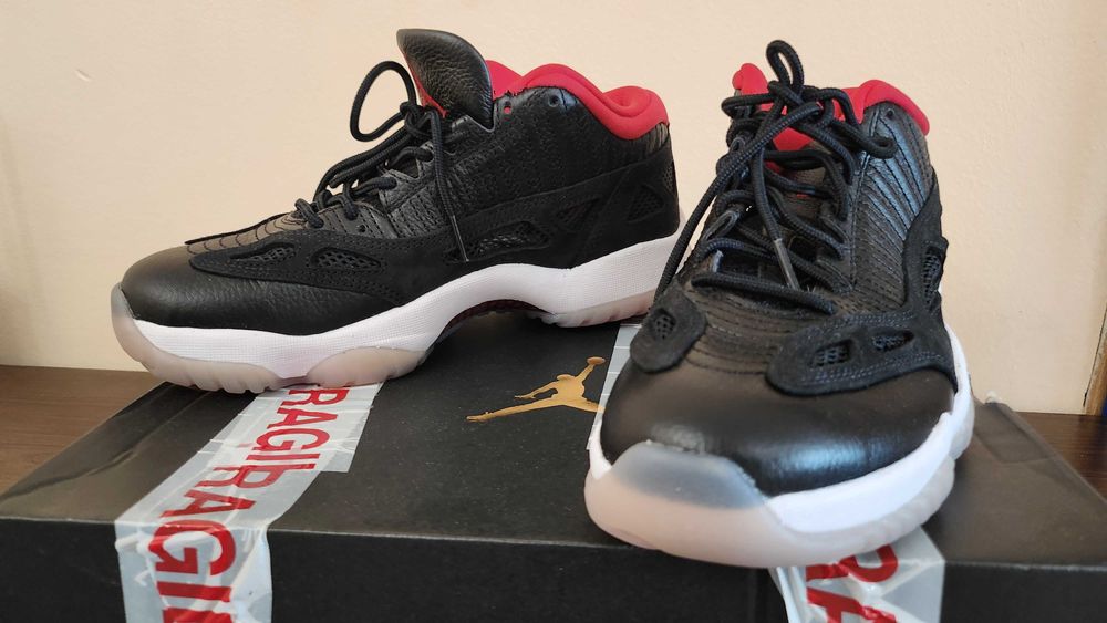 Air Jordan 11 Low IE Bred