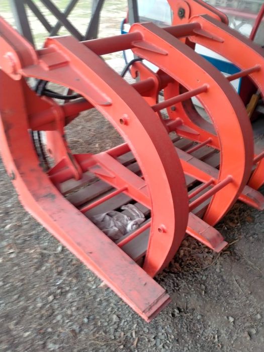 Трактор погрузчик