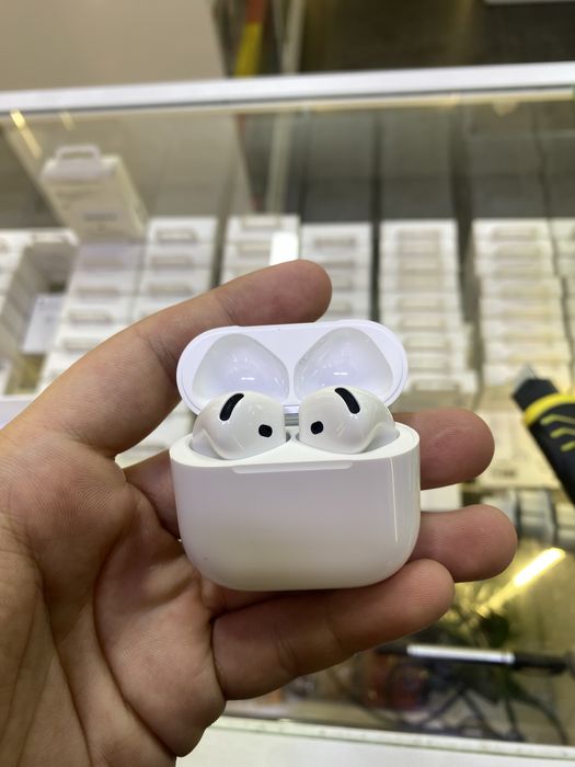 продам AirPods 4