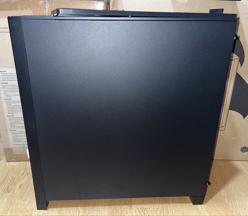 Carcasa PC Corsair iCUE 4000X Tempered Glass Mid-Tower ATX