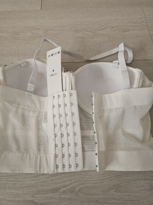 Дамско бяло бюстие