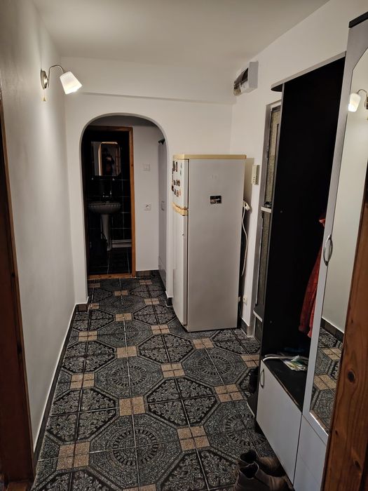 Închiriez ap. Cu 2 camere