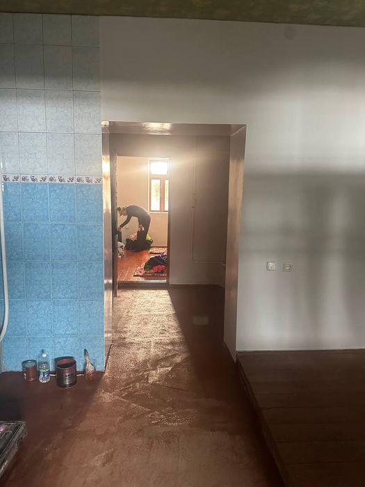 Уй сотилади Нурафшон шахрида