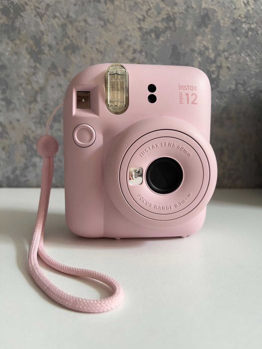 Fujifilm Instax mini 12, розовый, состояние отличное