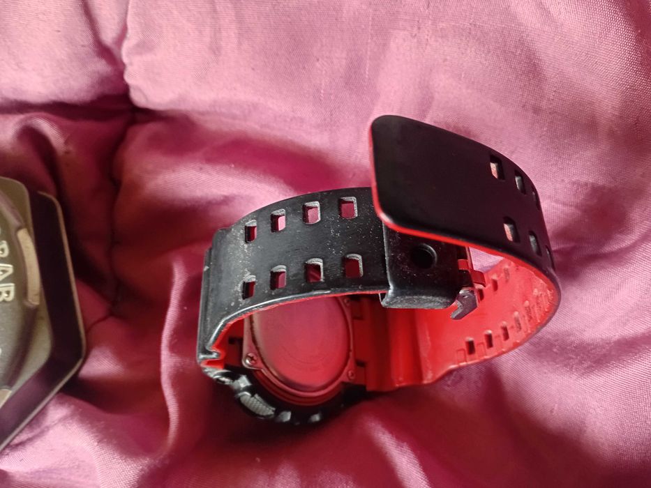 Продавам часовник casio GA-110HR