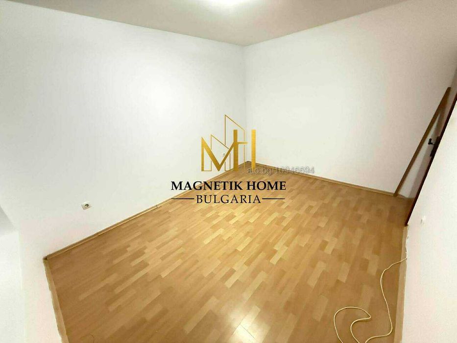 Просторен НЕОБЗАВЕДЕН тристаен до у-ще Иван Вазов в ж.к. Възраждане