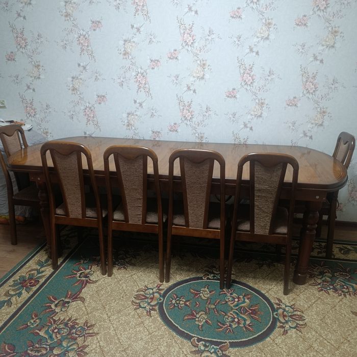 Гостевой стол и стулья продаётся