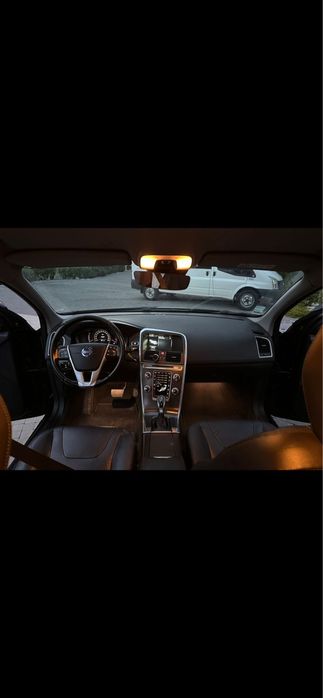 Volvo XC60 D4 2.0D 190cp automat 8+1 viteze Euro6