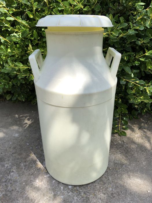 Голям английски универсален пластмасов бидон -38,5 литра