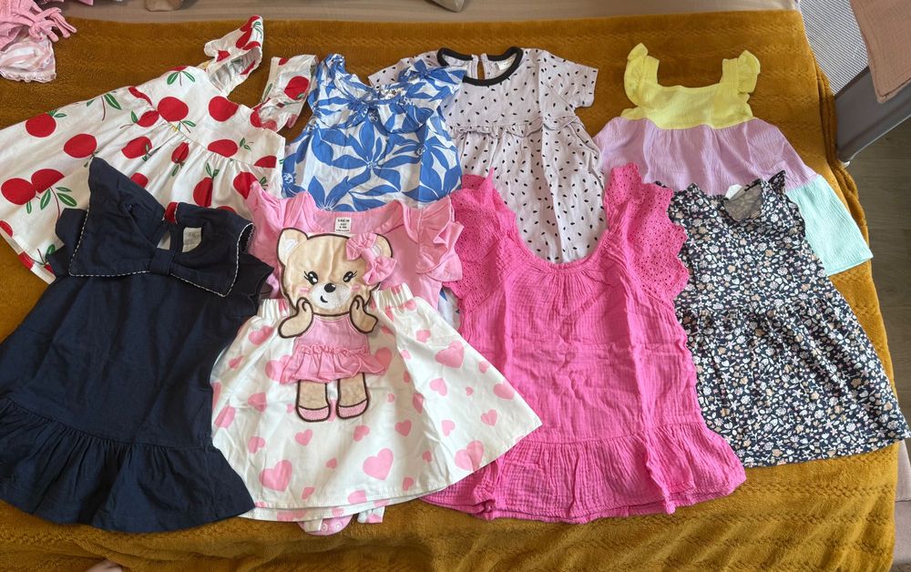 Vând LOT de 8 rochițe 6-9 luni/marimea 74 impecabile