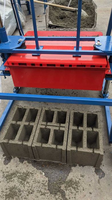 Presa/ Masina/ Vibropresa mobila boltari beton - STANDARD PMV 4B200