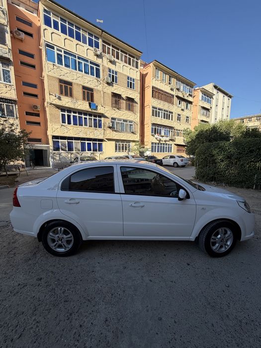 Neksiya 3 ravon sotiladi, holati yaxshi
